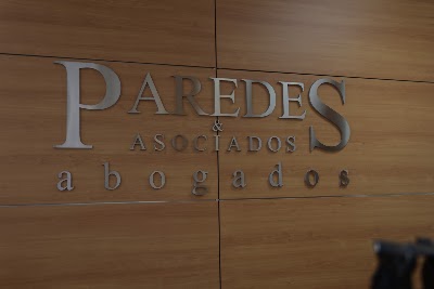 Paredes y Asociados